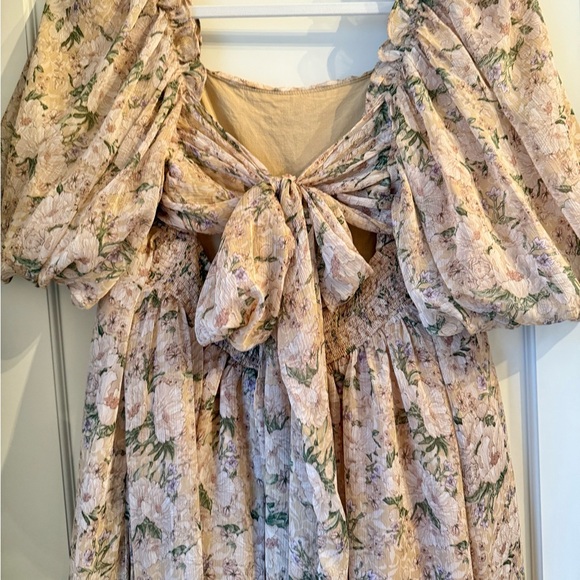 Chic Floral Maxi Dress in Cream and Pink - Picture 4 of 4